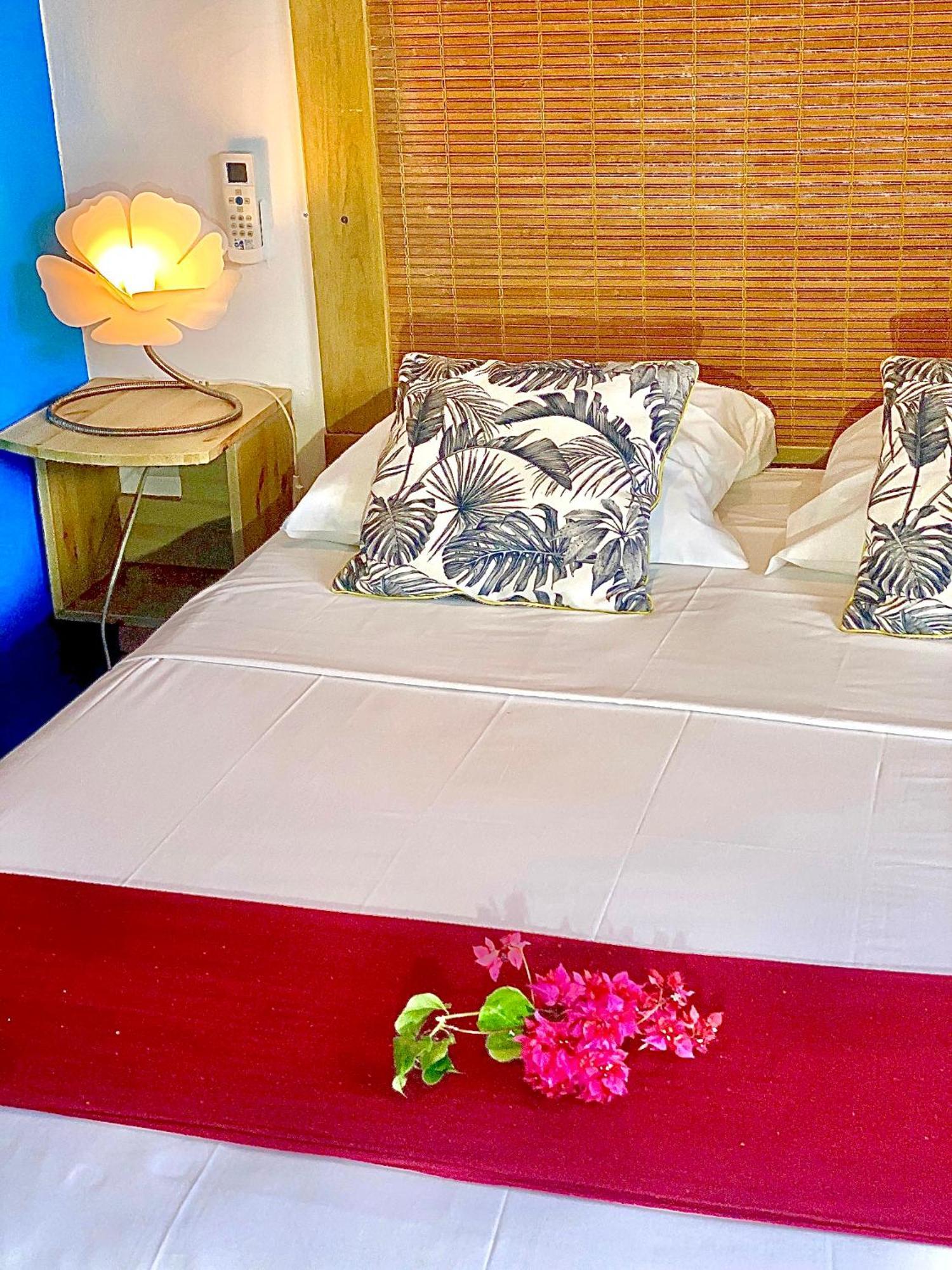 Hotel Les Bougainvilliers 생질레방 외부 사진