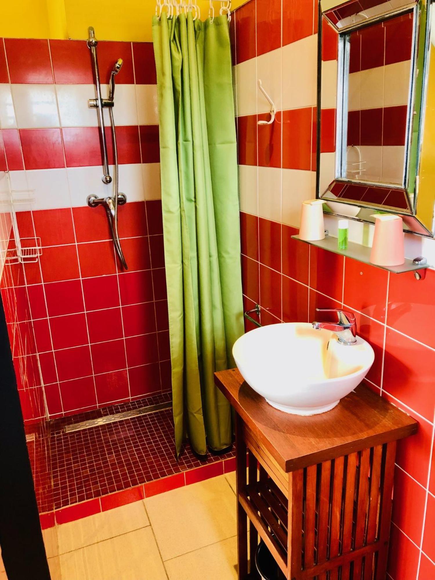 Hotel Les Bougainvilliers 생질레방 외부 사진
